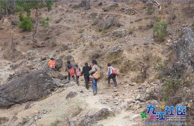 学生山区上学路1.jpg