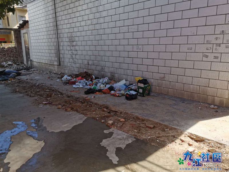 一个星期的垃圾，恶臭。