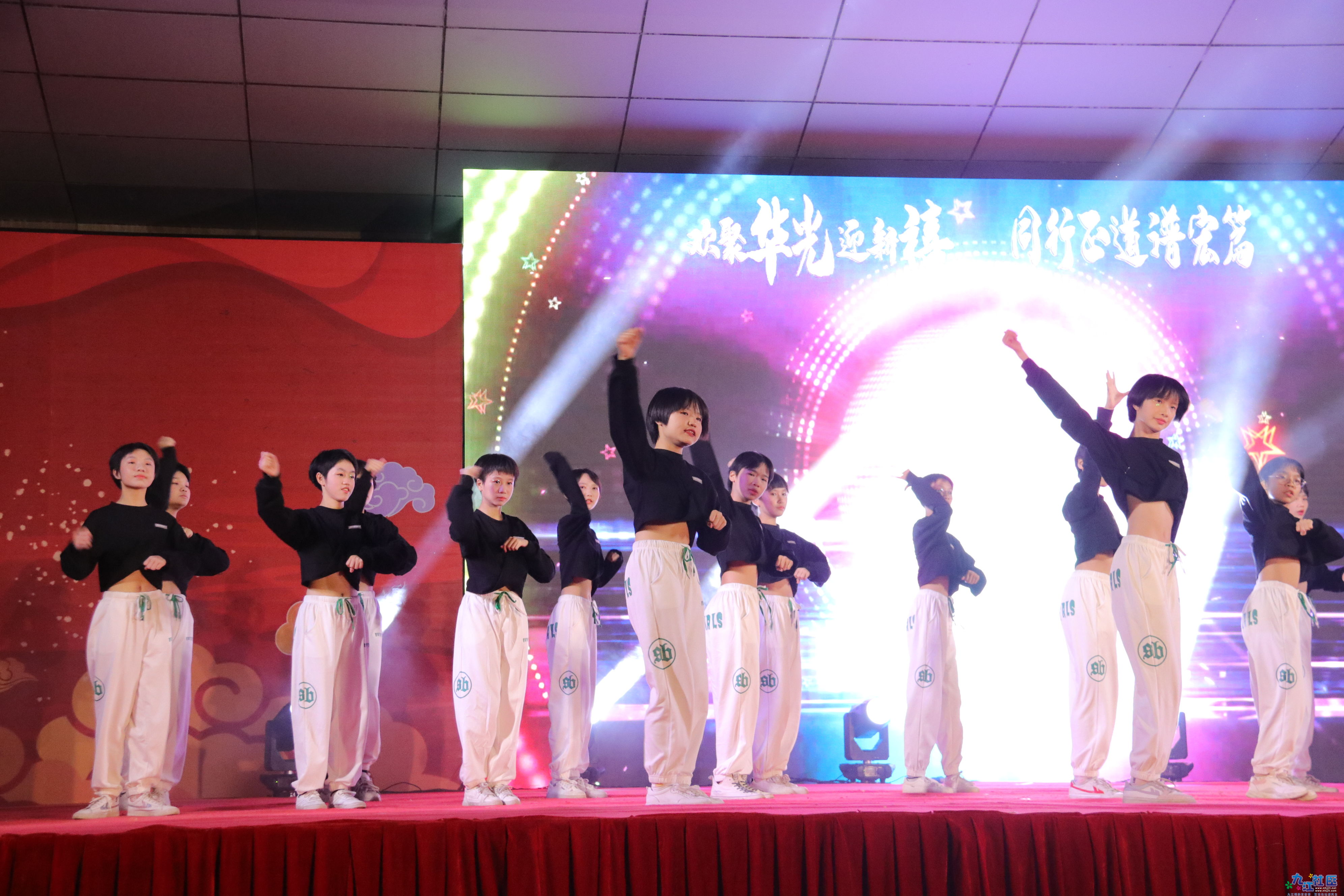 3 华光中学群舞 《WeRock》2.JPG