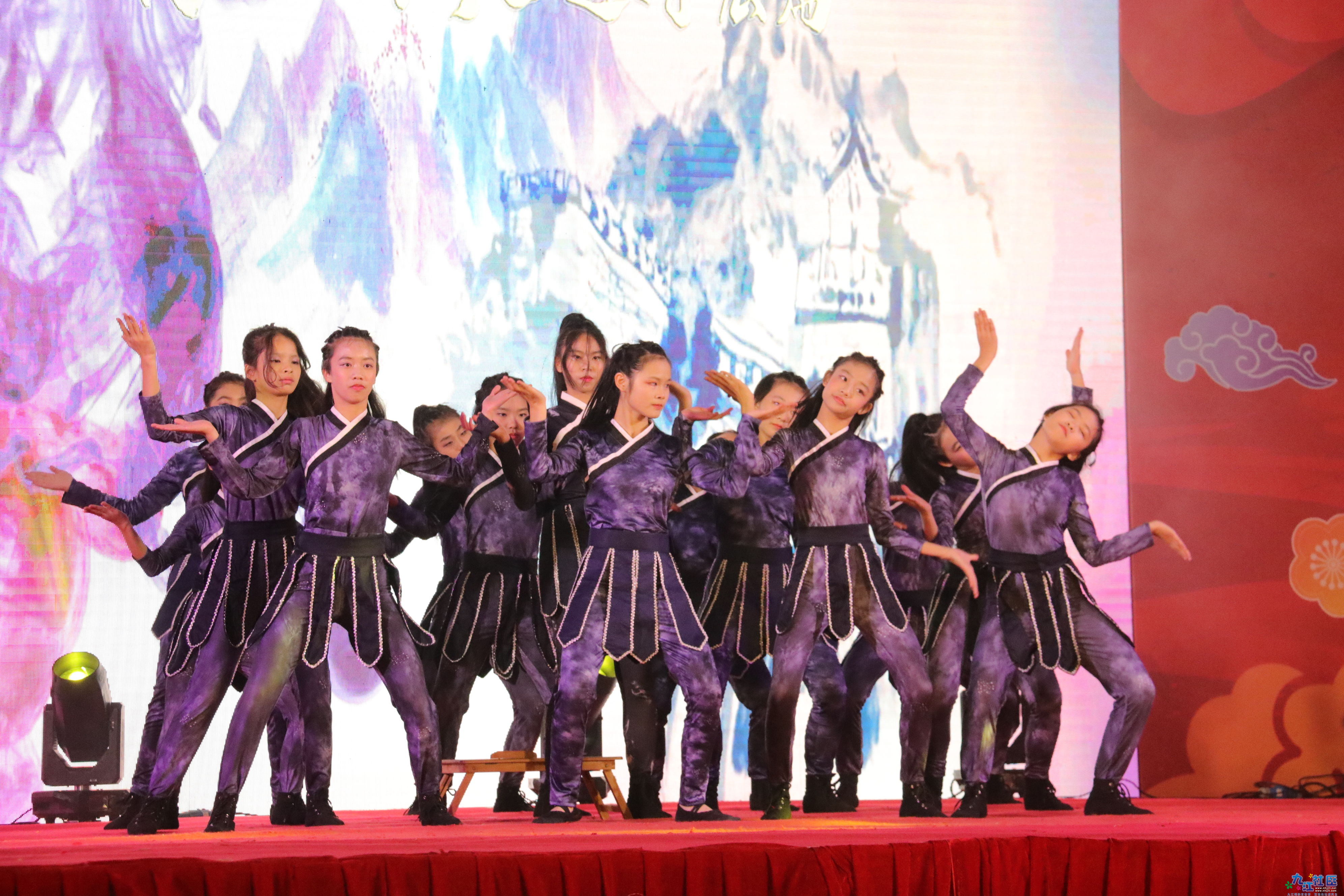 10华光中学 群舞《跃然书简》2.JPG