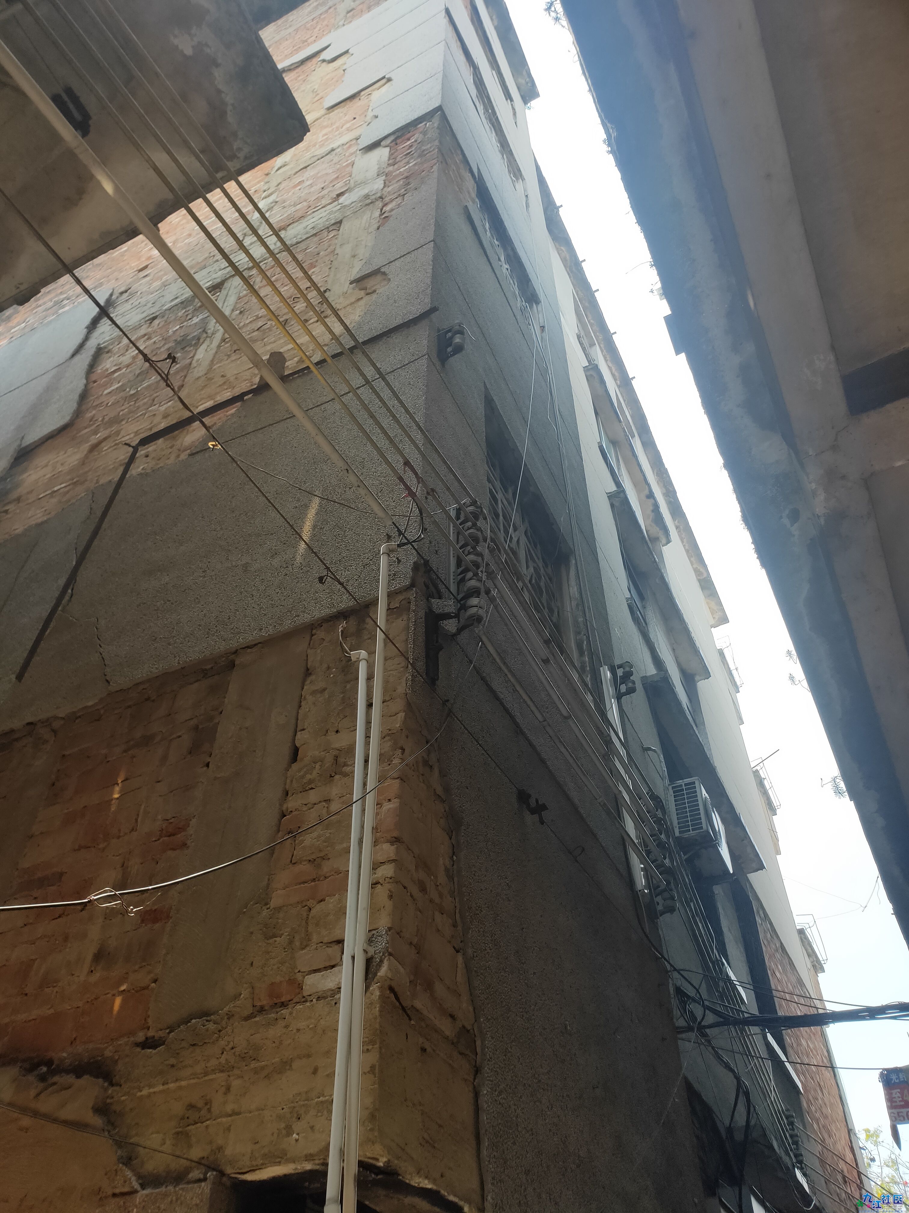 大块石屎快跌下来