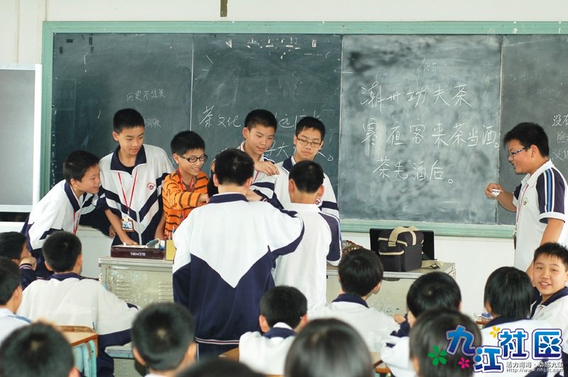 华光中学七年级6班在上特色校本课程----潮州工夫茶