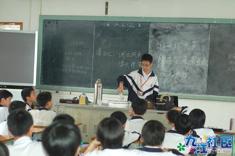 华光中学七年级6班在上特色校本课程----潮州工夫茶