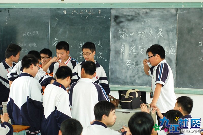 华光中学七年级6班在上特色校本课程----潮州工夫茶