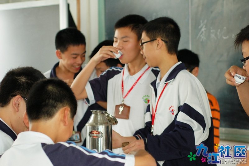 华光中学七年级6班在上特色校本课程----潮州工夫茶