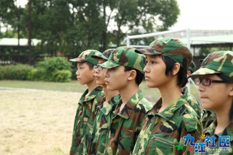 华光中学2009年8月初一军训会操