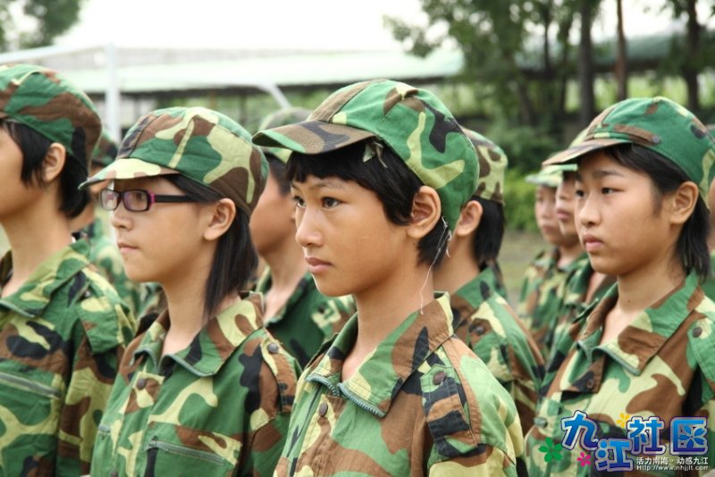 华光中学2009年8月初一军训会操