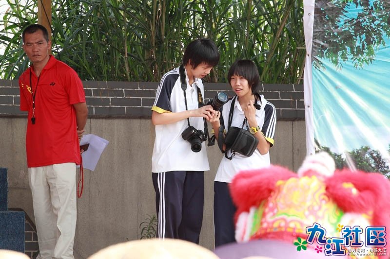 华光摄影社团同学在拍摄