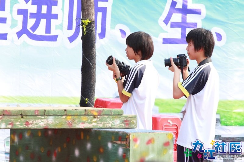 华光摄影社团同学在拍摄