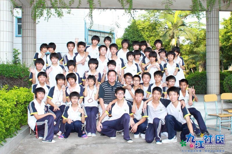 华光中学2011年7月初二(8)班同学留影