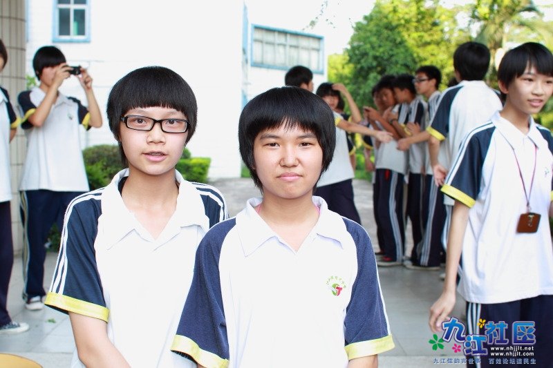 华光中学2011年7月初二(8)班同学留影