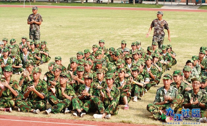 2011华光中学学前教育军训