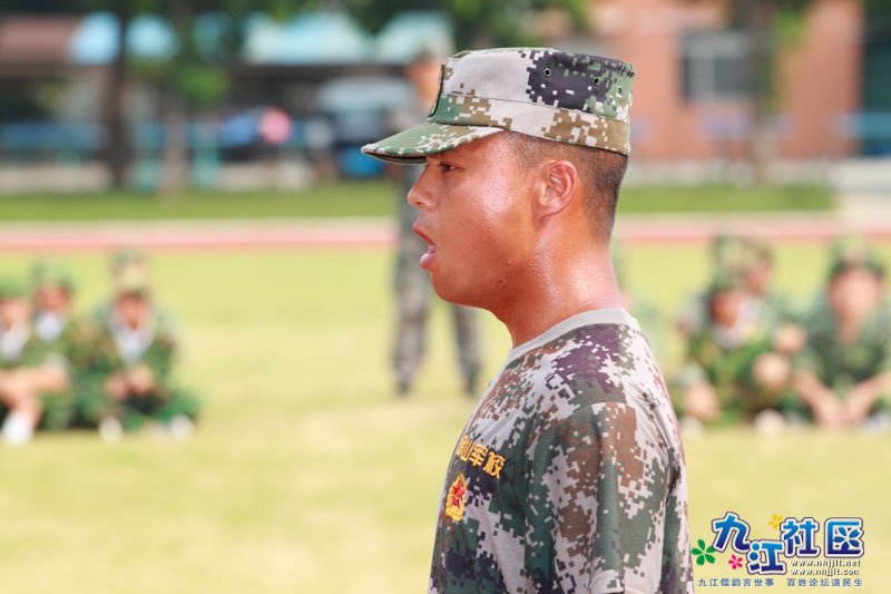 20110829华光中学八年级军训会操