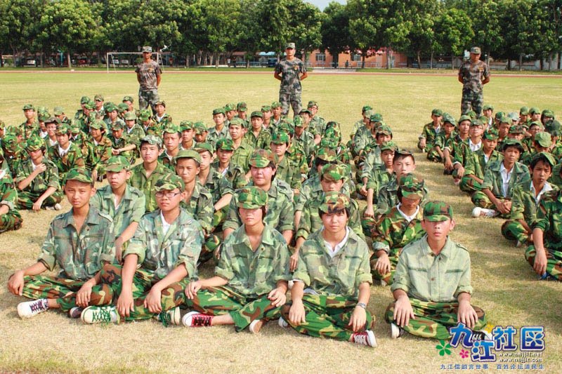 20110829华光中学八年级军训会操