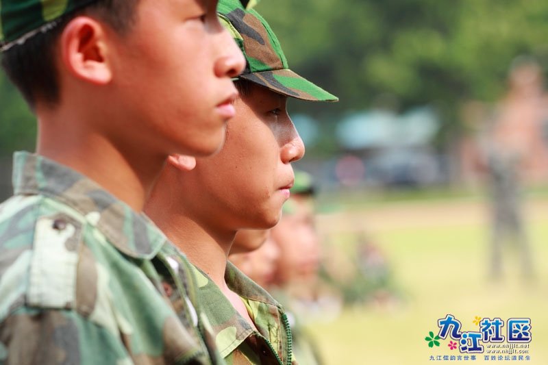 20110829华光中学八年级军训会操