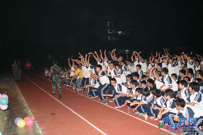 华光中学八年级军训晚会