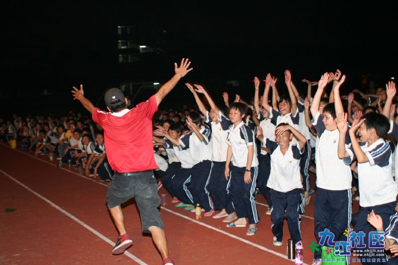 华光中学八年级军训晚会