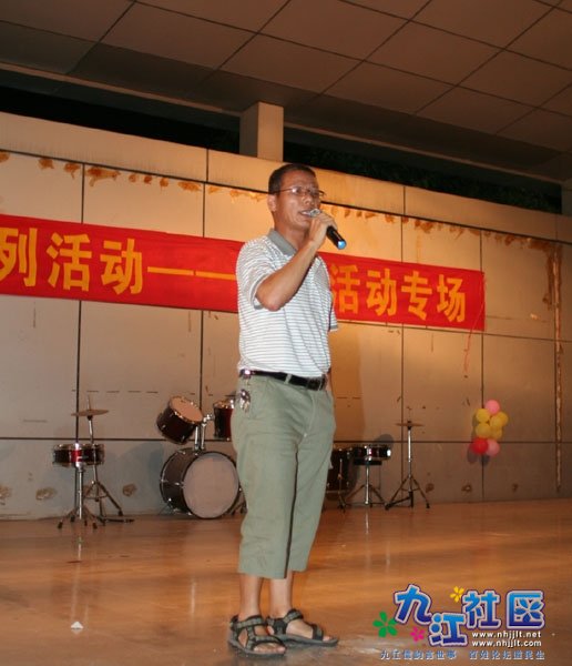 华光中学八年级军训晚会