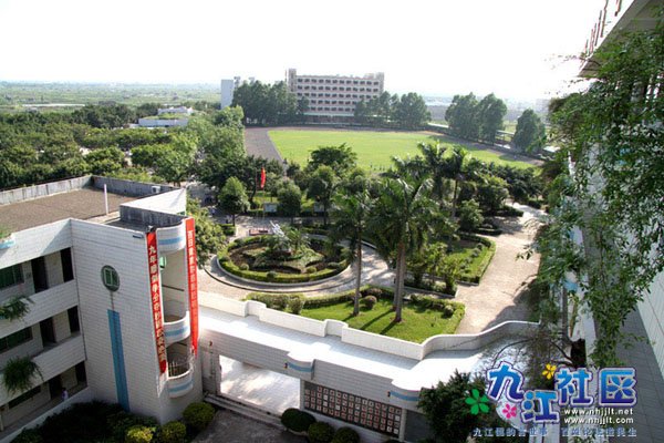 华光中学校园.jpg