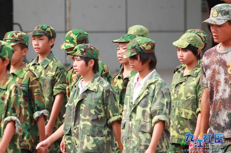 20110829华光中学八年级军训会操