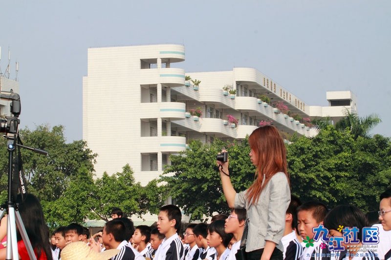 华光中学20110923初一唱红歌