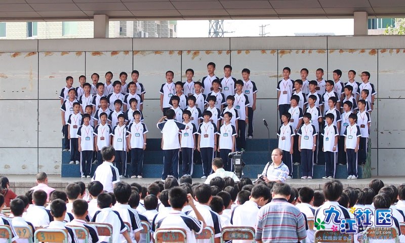 华光中学20110923初一唱红歌