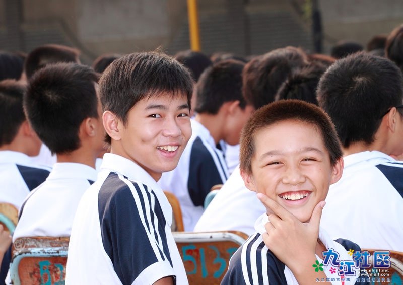 华光中学20110923初一唱红歌