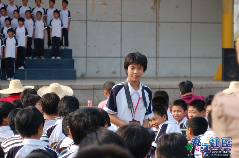 李芷琳同学在跑位