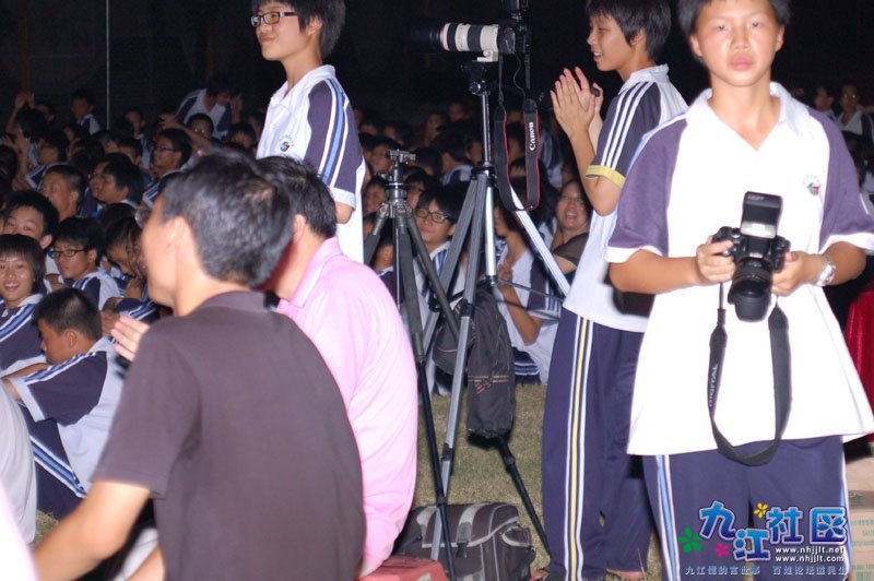 摄影社团八年级10班崔倩瑶同学