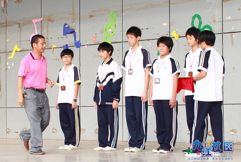 20111010华光中学唱红歌颁奖